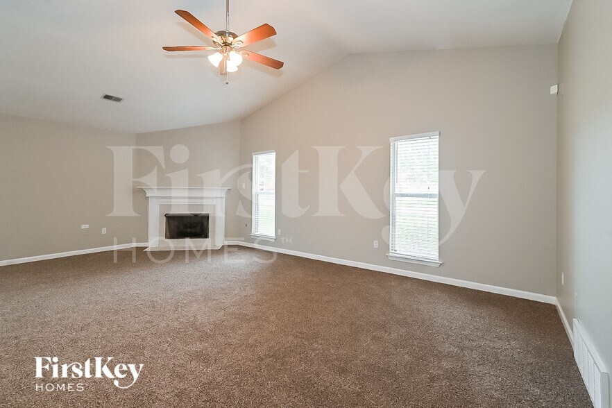 Building Photo - 9181 Triple Crown Loop E