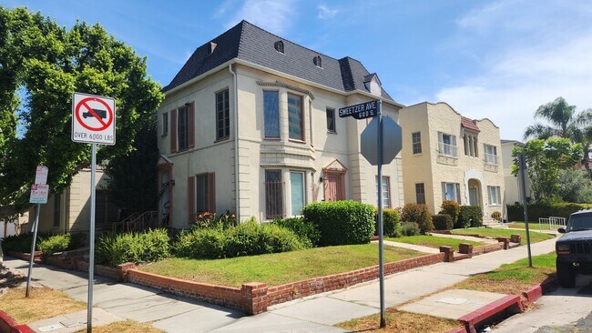 Building Photo - 6531 Orange St