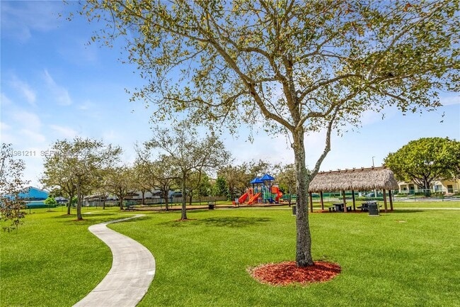 Building Photo - 2301 SE 24th Ct