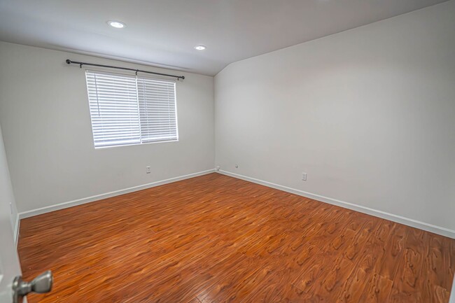 Building Photo - Upgraded 3 Bedroom Rental Home in Canyon C...