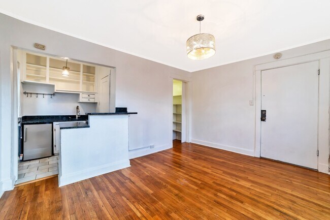 Building Photo - Top Floor Studio In Cap Hill Available NOW!