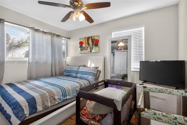 Building Photo - 268 SE 8th Ave