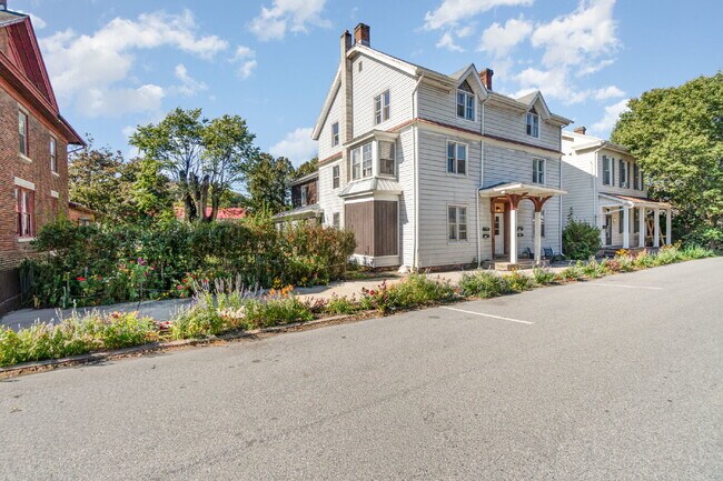 Building Photo - 149 N 2nd St