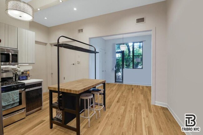Primary Photo - 3 bedroom in ASTORIA NY 11106