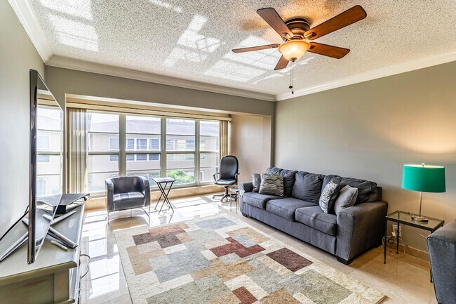 Building Photo - 2460 Juniper Dr