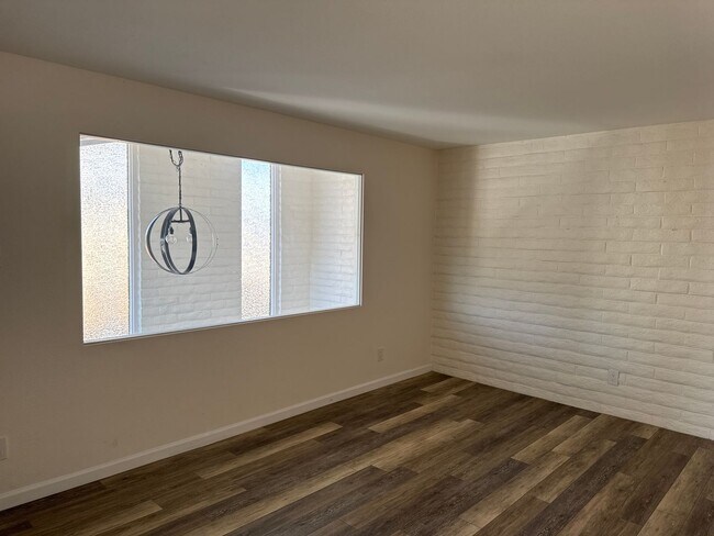 Building Photo - 1131 Tapadero Dr