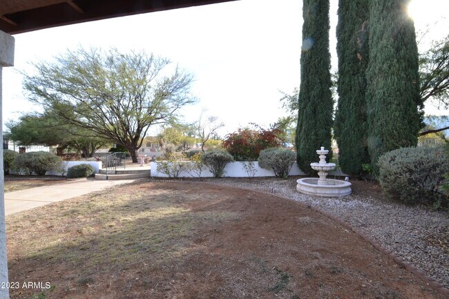 Building Photo - 3704 St Andrews Dr