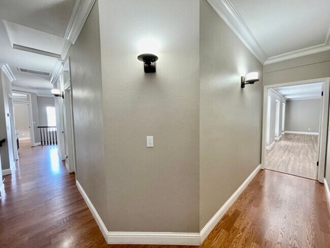 Building Photo - $3,500 Private pool, Solar Panels, 5 Bed, ...