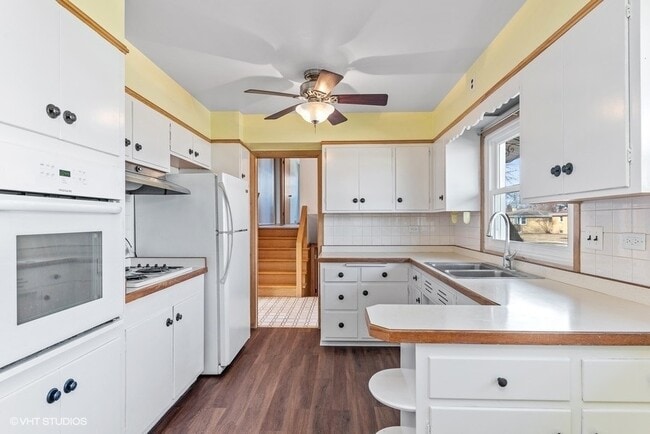 Building Photo - 493 Amherst Ave