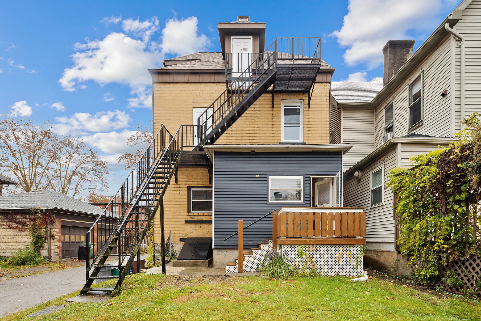 Building Photo - 729 Savannah Ave