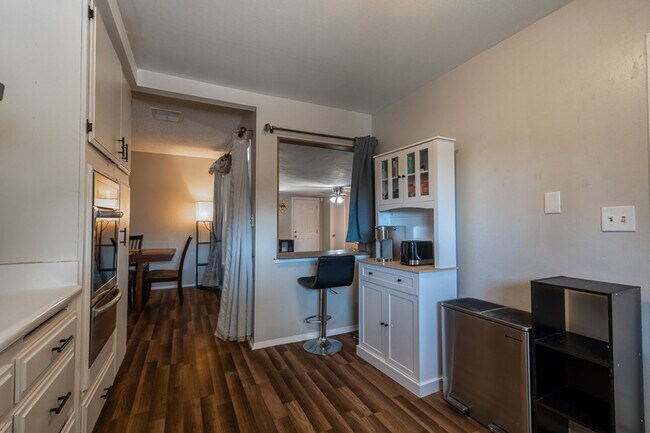 Building Photo - Furnished 4BR Oceanside Retreat w/ Pool Table, Home Gym & Utilities Included