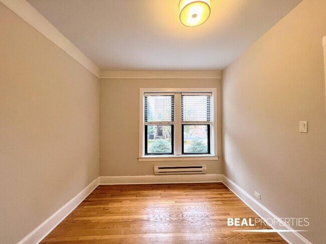 Building Photo - 2 bedroom in CHICAGO IL 60647