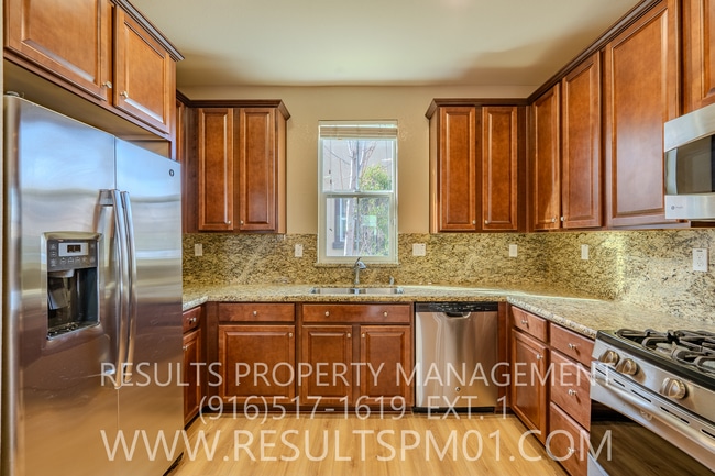 Building Photo - Spacious 3 Bedroom home! Great location!