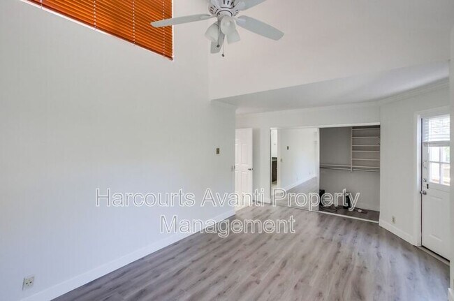 Building Photo - 3268 Via Marin