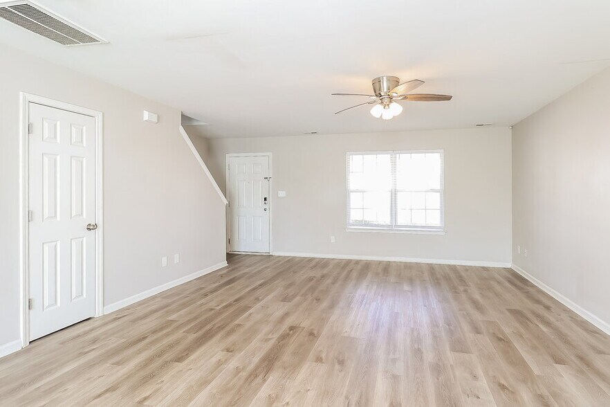 Building Photo - 1121 Vistalite Ln