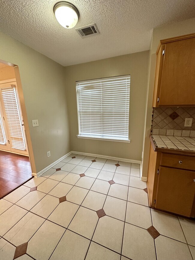 Building Photo - 160 Mills Run Dr