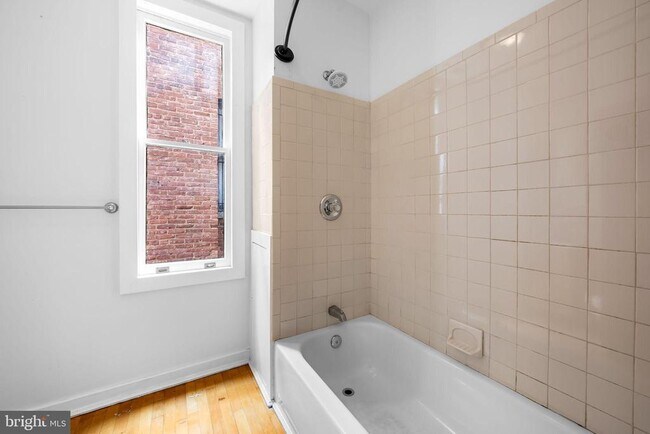 Building Photo - 3314 Auchentoroly Terrace