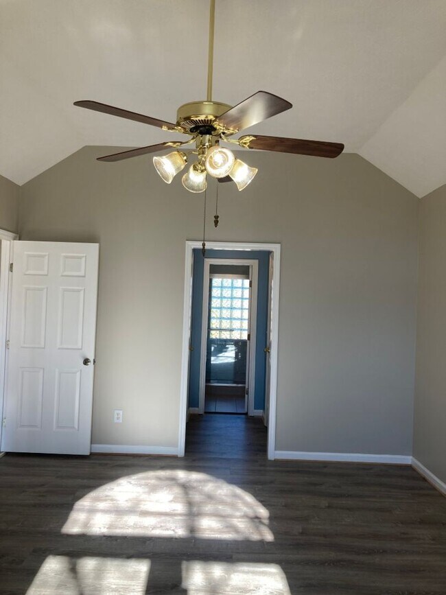 Building Photo - Lebanon Home in Summer Crest