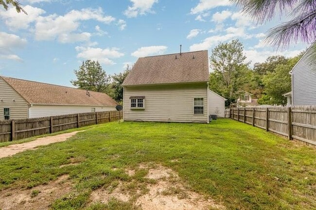 Building Photo - 3819 Northlake Dr