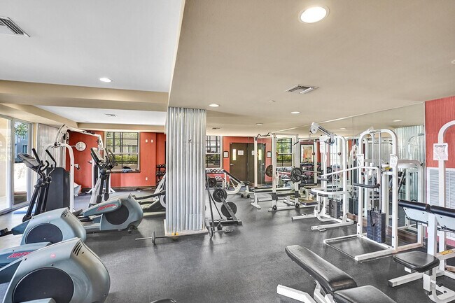 Building Photo - 520 SE 5 Ave