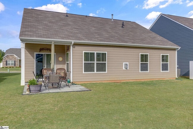 Building Photo - 3 Bedrooms 2 Bathrooms