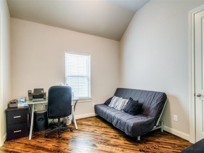 Building Photo - 8740 Kempwood Dr