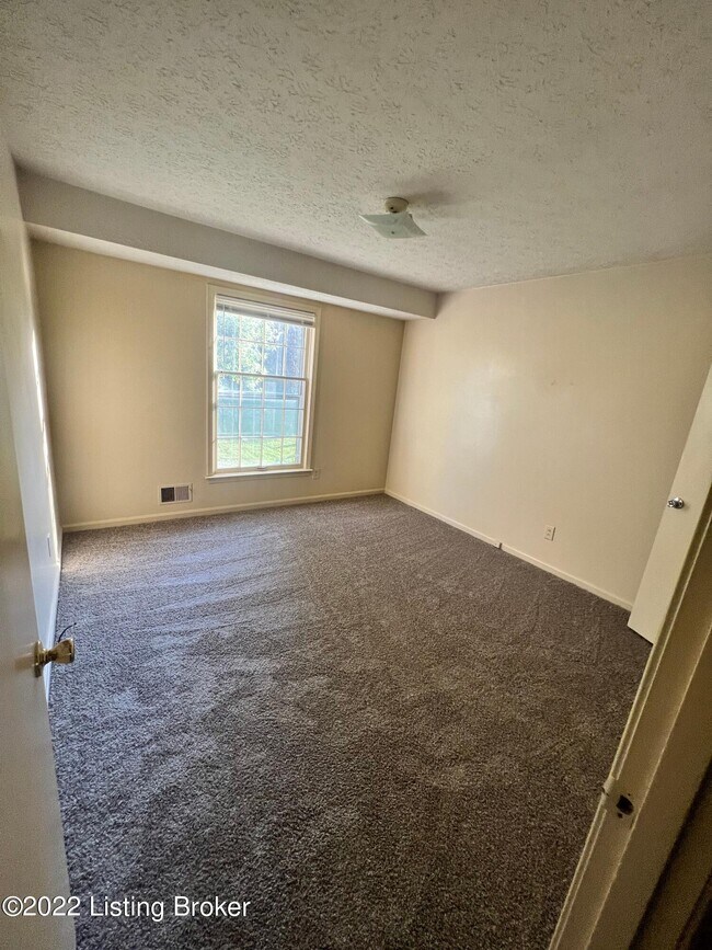 Building Photo - 6201 Lynnchester Dr