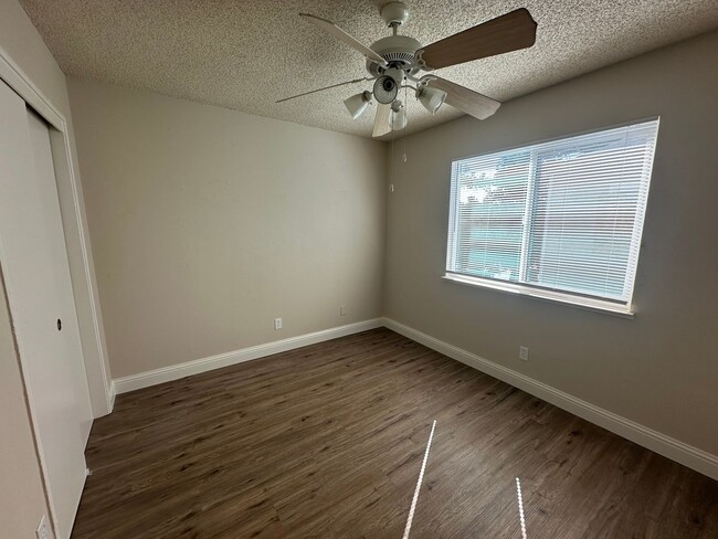 Building Photo - 1316 Hobart Dr