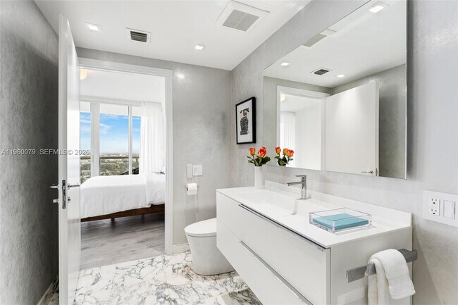 Building Photo - 450 Alton Rd