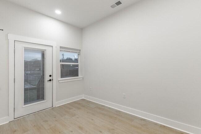 Building Photo - 1124 Garfield St