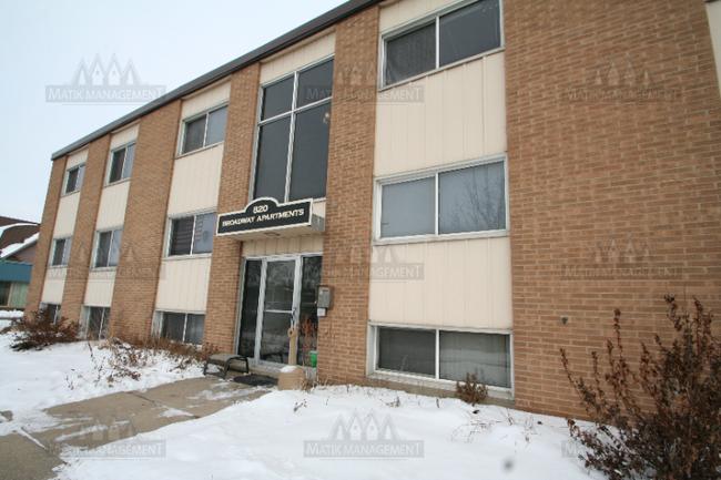 Primary Photo - 820 N Broadway Ave