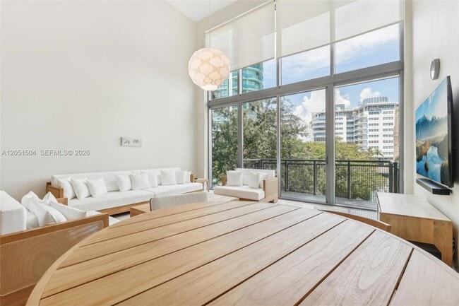 Building Photo - 6000 Collins Ave