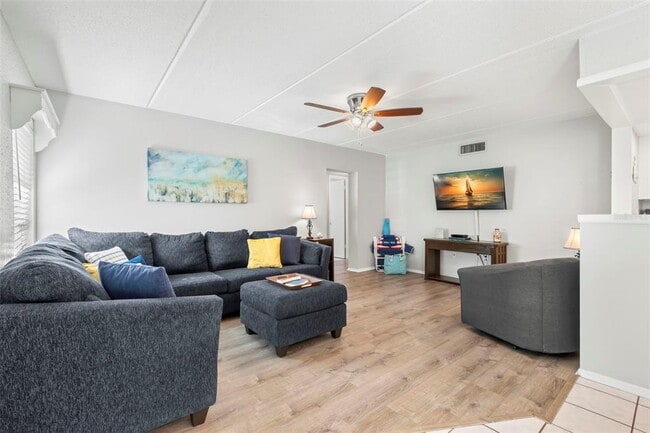 Building Photo - 8911 Blind Pass Rd