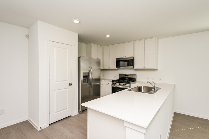 Building Photo - 2213 La Vis Ln