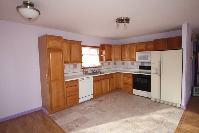 Building Photo - 438 2nd St