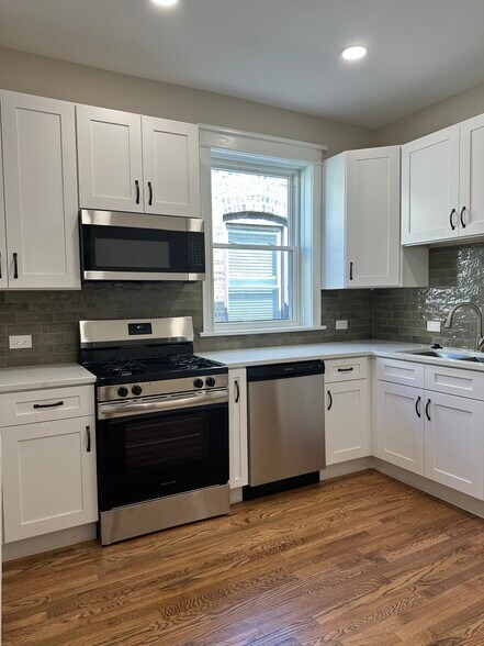 Building Photo - 4314 N Wolcott Ave