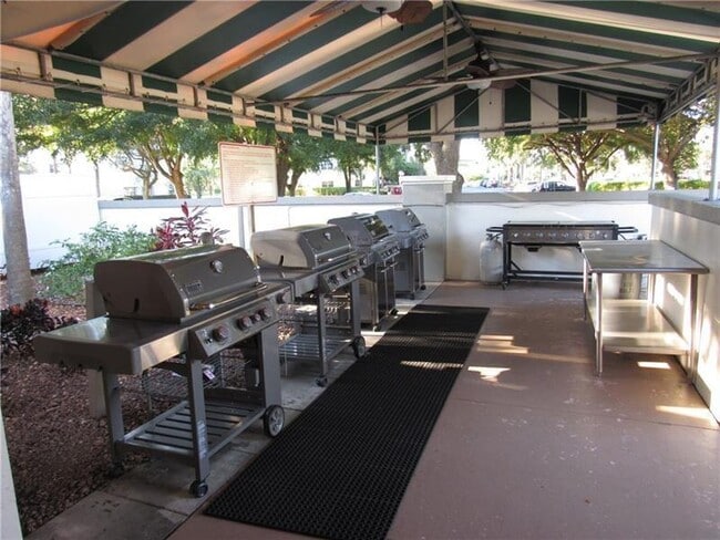 Building Photo - 1601 Abaco Dr