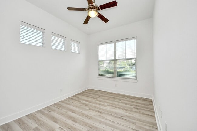 Building Photo - 8821 Hollister Pine Ct