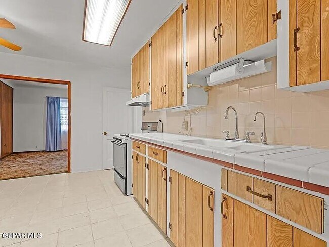 Building Photo - 3222 Frankfort Ave