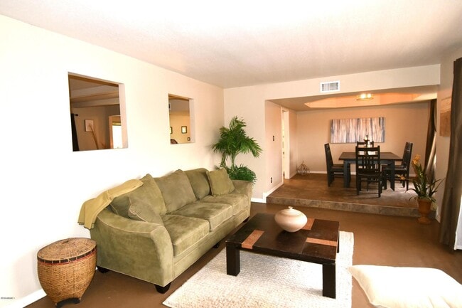 Building Photo - 10008 N 33rd Pl