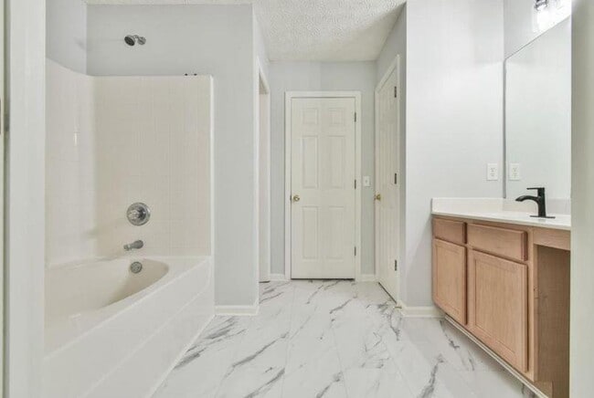 Building Photo - 6125 Brookechase Ln