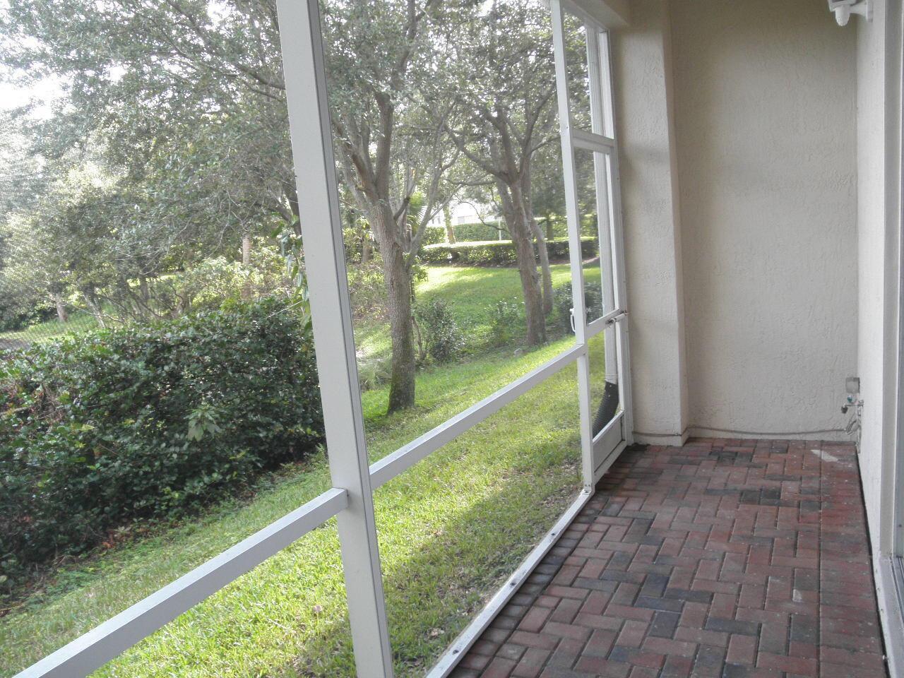 Building Photo - 2003 Oakhurst Way