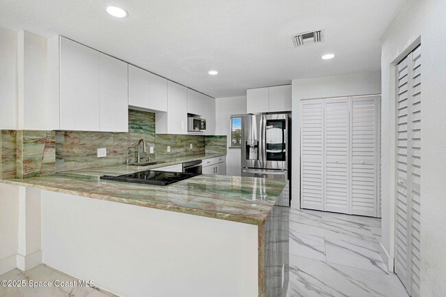 Building Photo - 2711 S Hwy A1A