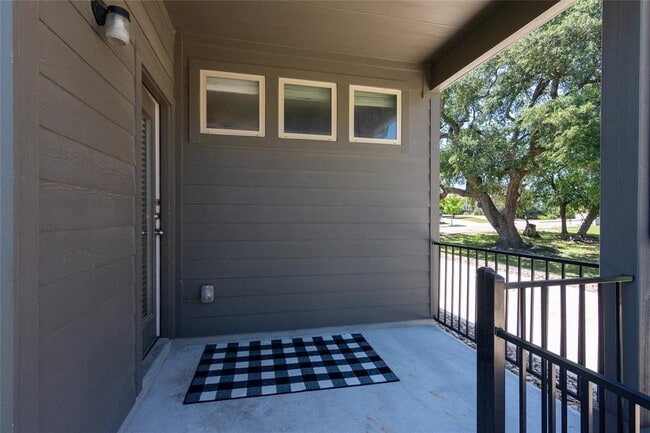 Building Photo - 1732 Lakota Ln