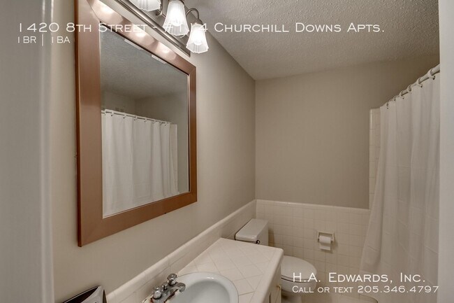 Building Photo - Churchill Downs Apartments