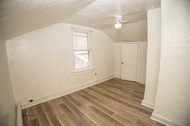 Building Photo - 1112 E Miller St