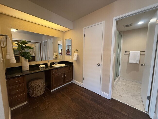 Building Photo - 1166 Capri Dr