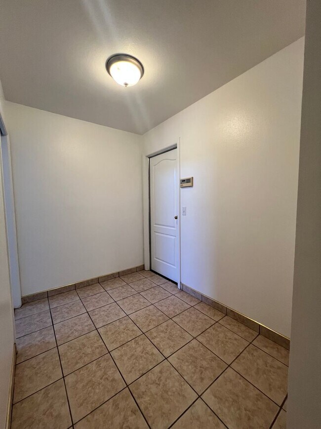 Building Photo - For Rent – Spacious 3 Bed / 2 Bath | 2,660 Sq Ft | West Madera