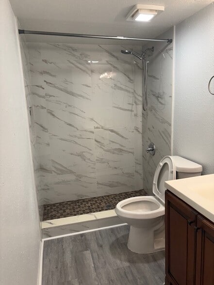 Bathroom - 2866 Somerset Park Dr