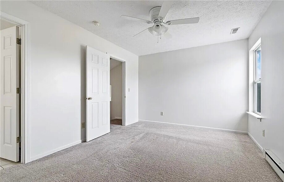 Building Photo - 2012 Rolling Meadows Ln